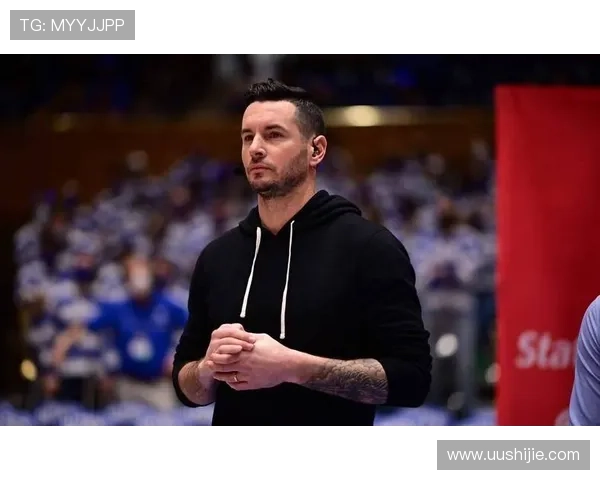 雷迪克称防守韧性显著 詹姆斯肘部待检查