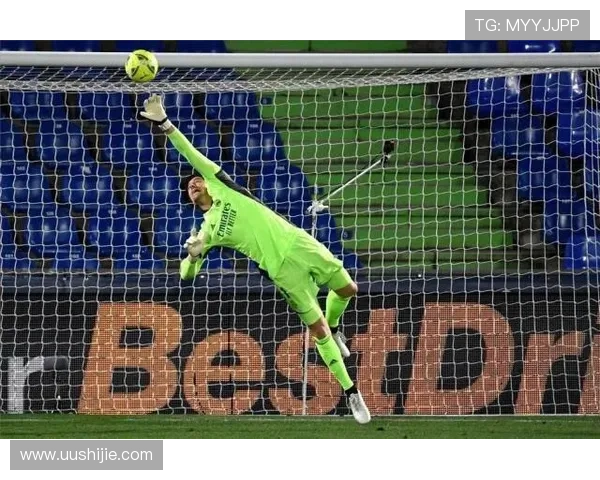 马德里德比前，库尔图瓦在马竞主场外的传奇铭牌被扔了垃圾